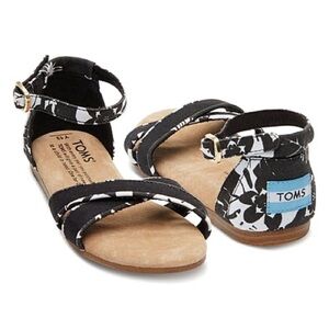 New $50 TOMS CORREA BLACK/WHITE TROPICAL FLORAL SANDALS Youth 3/EUR 35